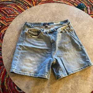 Judy blue faded denim jean shorts